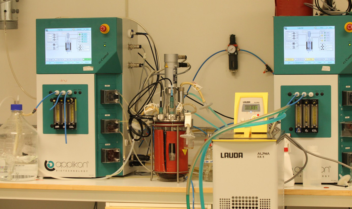 3-L BioBundle bioreactor equipped with the ez2 control bundle