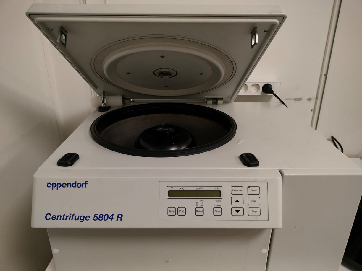 High-speed benchtop centrifuge